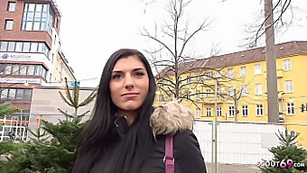 Tini (18+) Keményen Megdugva Ebben A Forró Videóban