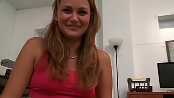 Allie Haze วัยรุ่นที่น่าทึ่งได้สัมผัสกับความสุขที่รุนแรงบน Sybian ก่อนที่จะได้รับการแตกใน