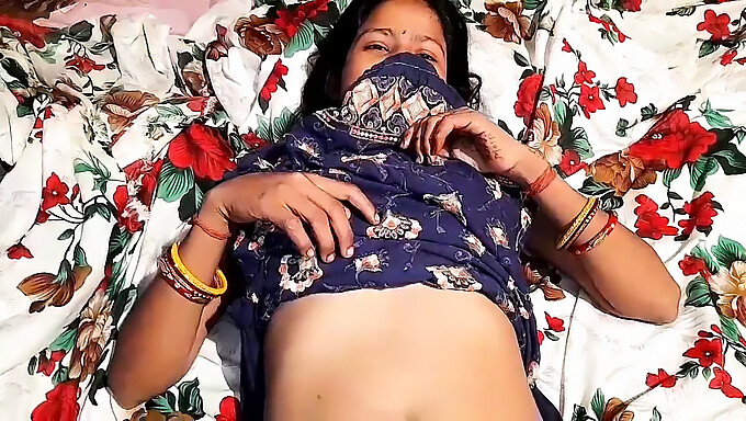 Oral Y 69: Madurita Tannya India Hace Una Mamada Y Cabalga Al Estilo Vaquera