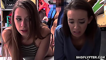 Brunetka Kráska Zoey Laine Dáva Zmyselný Orálny Sex A Na Oplátku Dostane Tvrdý Penis