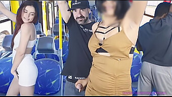 Üppige Frau Wird Belästigt Und In Einem Vollbusigen Stadtbus Abgespritzt!