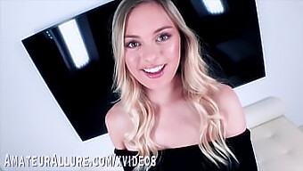 Blondi Pommi Amber Moore Rakastaa Kovaa Kyrpää Tässä Videossa