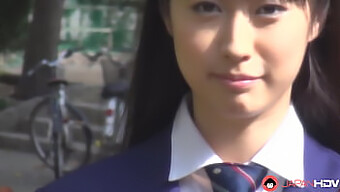 Tomomi Motozawa Fa Un Pompino Al Suo Compagno Di Classe In Uniforme Scolastica.