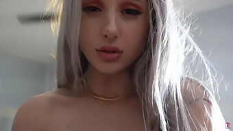 La Belle Blonde Latina, Skylar Vox, A Un Super Orgasme Les Yeux Bandés Et Attachée.