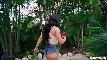 Milf Di Bandar Jennifer White Mendapat Pantatnya Diliwat