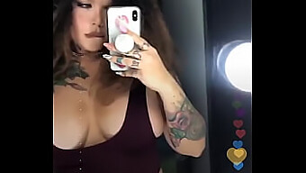 观看jennifer Aboul La Rabbit在instagram直播中扭动屁股