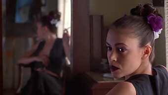 I Baci Velenosi Di Lily Nel Video Di Alyssa Milano