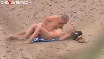 Des Caméras Cachées Attrapent Un Sexe Secret Sur La Plage