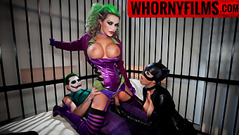 Trio Chaud Avec Un Couple Cosplay: Joker Et Cat Woman - Whorny Films