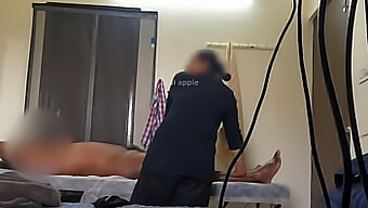 La Visite De L'Espagne Devient Chaude Avec Une Caméra Cachée Et Un Massage