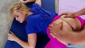 Keterampilan Oral Aj Applegate Yang Mengesankan Dari Seorang Wanita Pirang Yang Elegan Dalam Suasana Yang Terinspirasi Yoga.