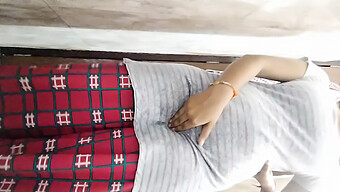 18+ Gadis India Menikmati Masturbasi Lesbian Dan Permainan Anal