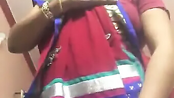 Indian Aunty'S Show Off Her Body