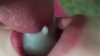 Pelirroja Recibe Una Boca Llena De Semen En Este Video Caliente