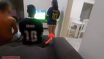 Uma Aposta Com O Amigo Do Meu Marido Levou A Sexo Intenso E Dupla Penetração.