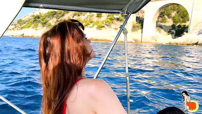 Rødhåret Skjønnhet Stacy Får En Cumshot På En Yacht I Denne Hardcore-Videoen