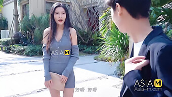 Plaisir Anal Et Cunnilingus D'Une Adolescente Asiatique