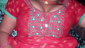 টিন (18+) তার পিছনের অংশ পাবলিকে লিক করে।