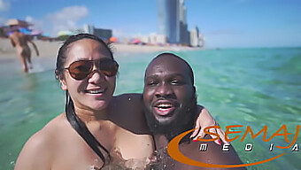 Et Interracial Pars Nøgne Eventyr I Miami