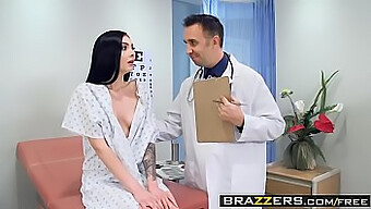 Fique Safado Com Uma Médica Gostosa E Sua Paciente Neste Vídeo Pornô Inspirado Em Yoga