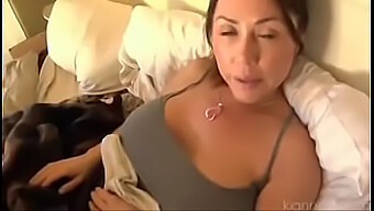 Storbrystet Milf Giver En Cumshot I Pov