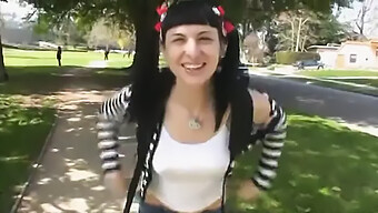 O Desempenho Sedutor De Bailey Jay É Capturado Na Câmera.