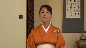 Japanische Milf Lässt Sich Den Mund Lecken