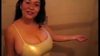 Las Tetas Pequeñas De Dulcea Obtienen Un Gran Clip En Este Video Porno Latina