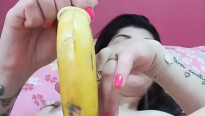 Masturbacija S Banano: Obvezen Video