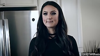 Stora Bröst Och Deepthroat: Eliza Ibarra Dominerar Sin Kollega