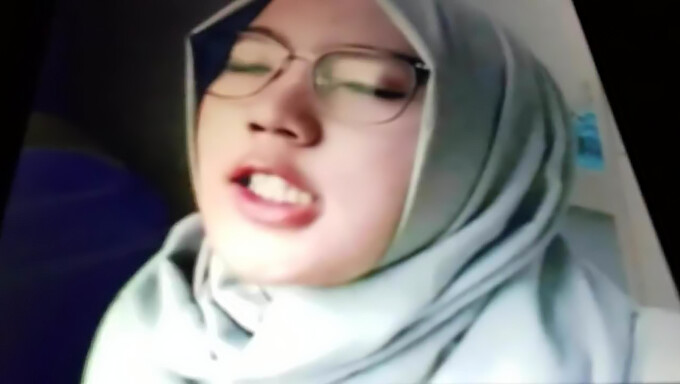 Seorang Lelaki Memuaskan Nafsunya Dengan Seorang Wanita Muslim