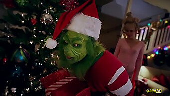 De Grinch In Lingerie: Een Stoute Orgie