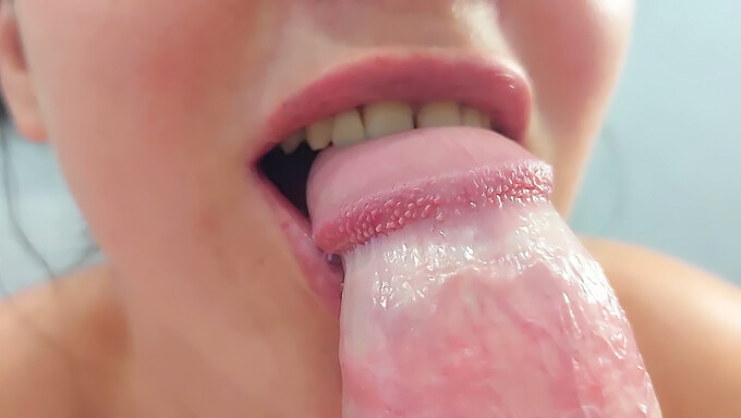 Sinnlich Blowjob With A Close Up View