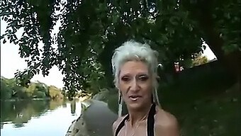 Die Wünsche Einer Reifen Frau In Einem Heißen Video