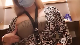 Masturbation Au Bureau De L'Agent Du Centre D'Appel Asiatique Avec Un Gode - Vidéo Nue