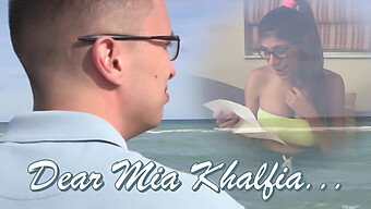 Τα Μεγάλα Βυζιά Και Το Καφέ Δέρμα Της Mia Khalifa Δημιουργούν Μια Αξέχαστη Εμπειρία