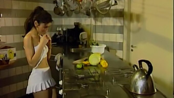 Sesi Anal Retro Sibel Di Dapur