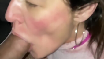 Một Bà Mẹ Dâm Đãng Trưởng Thành Cho Một Blowjob Và Bị Đụ Trong Tất Dài